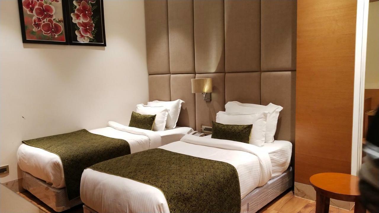 Hotel Orchid Blu Алигарх Экстерьер фото