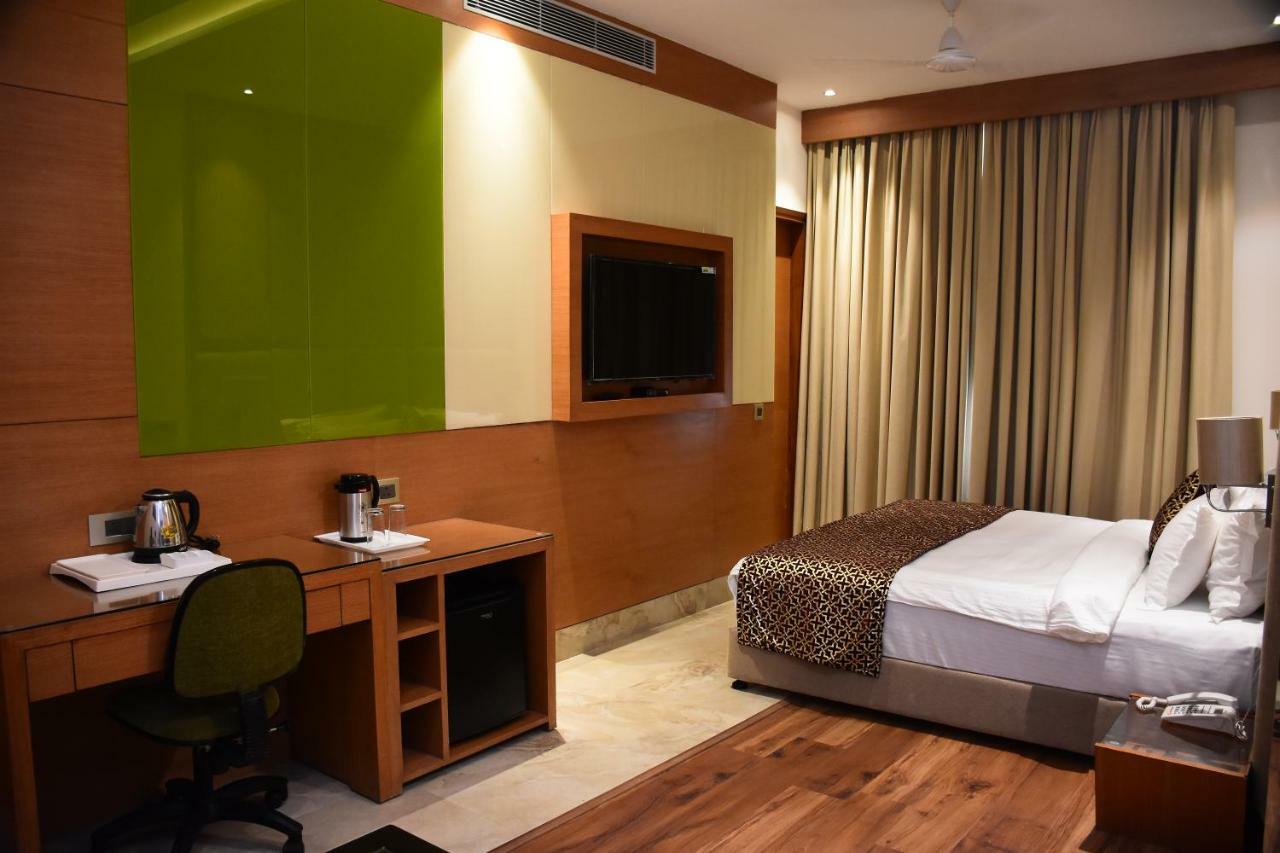 Hotel Orchid Blu Алигарх Экстерьер фото