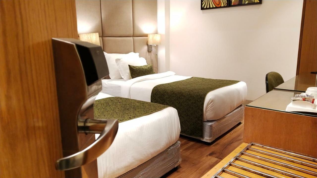 Hotel Orchid Blu Алигарх Экстерьер фото