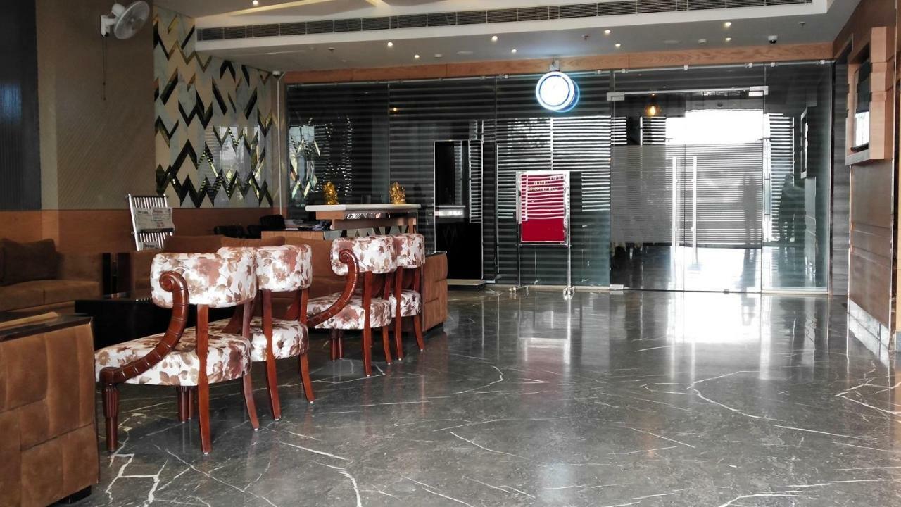 Hotel Orchid Blu Алигарх Экстерьер фото