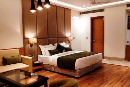Hotel Orchid Blu Алигарх Экстерьер фото