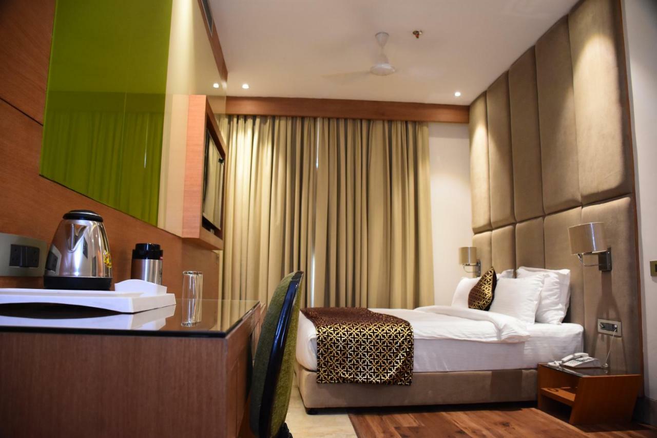 Hotel Orchid Blu Алигарх Экстерьер фото